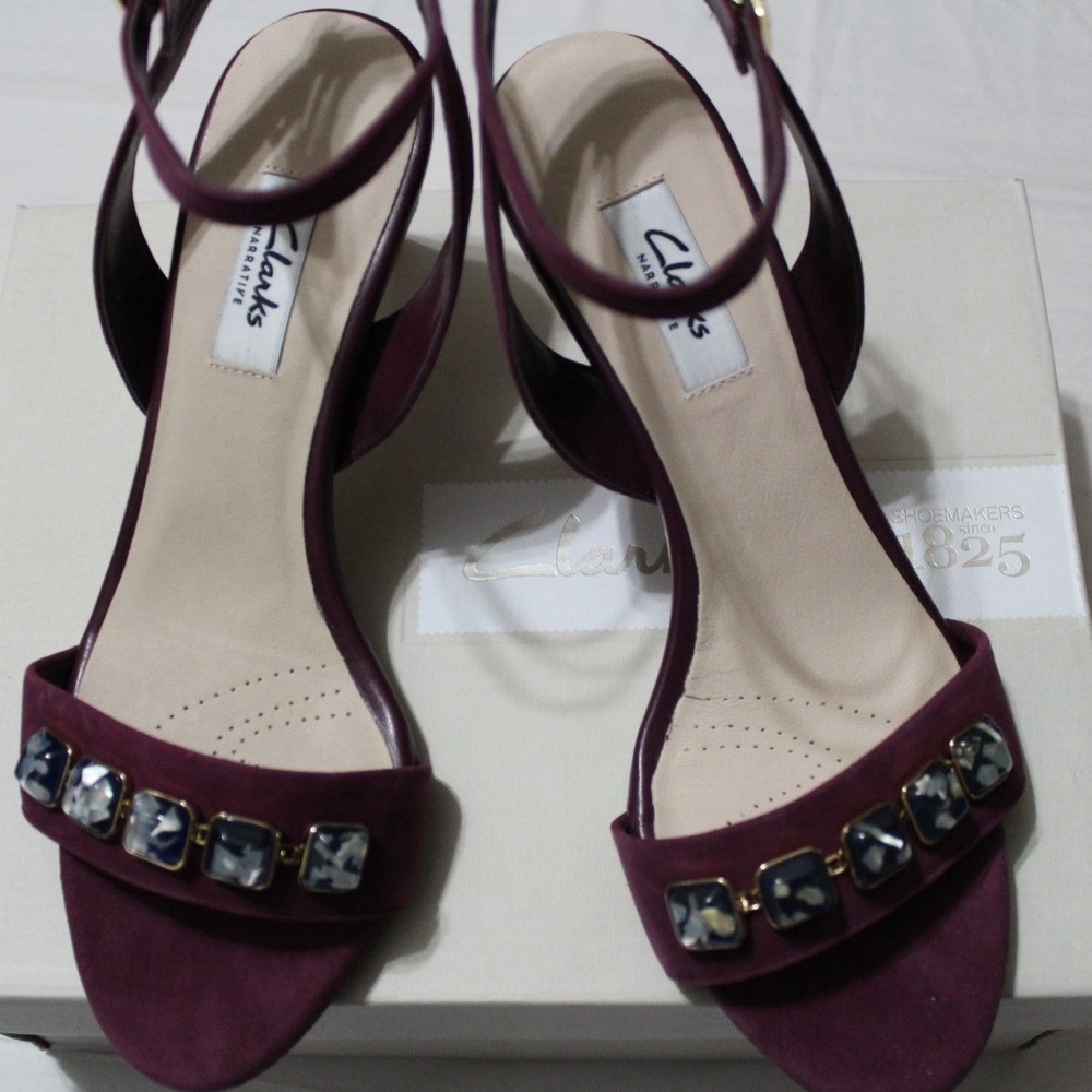 CLARKS AMALI OPAL PLUM SUEDE SANDAL